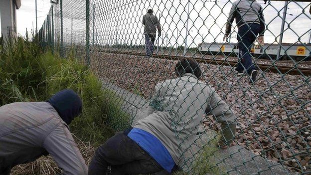 Migrants getting through fences