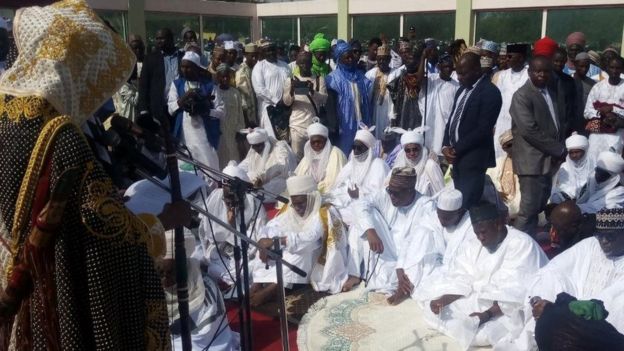 Ganduje da Sarki Sanusi sun sanya zare