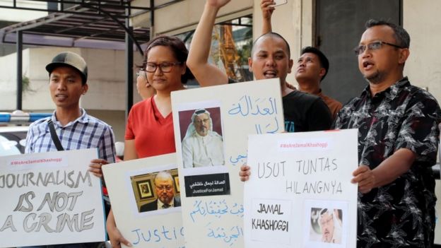صحفيون يطالبون بالعدالة لخاشقجي أمام مقر السفارة السعودية في جاكرتا بإندونيسيا