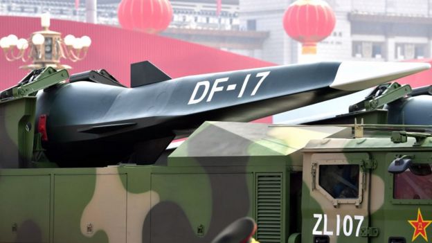 El vehículo de deslizamiento hipersónico (HGV) DF-17 en el desfile militar por el 70 aniversario de la fundación de la República Popular China, el 1 de octubre de 2019 en Pekín.