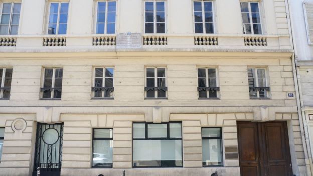 Prédio onde Comte viveu em Paris, na França, e que hoje abriga um museu e um centro de documentação de sua obra