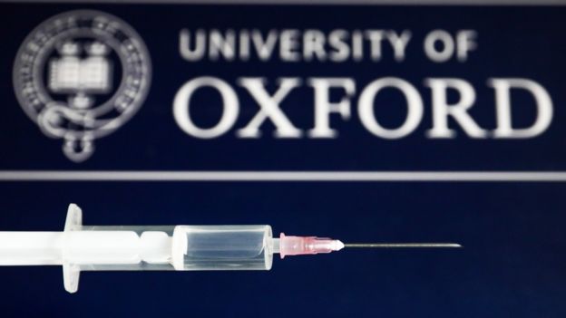 Logo de la Universidad de Oxford tras una jeringa
