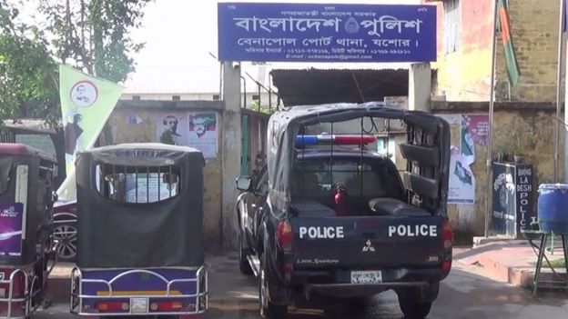 বিজিবি মি. ইসলামকে আটকের পর বেনাপোল পোর্ট থানায় পুলিশের কাছে হস্তান্তর করে।