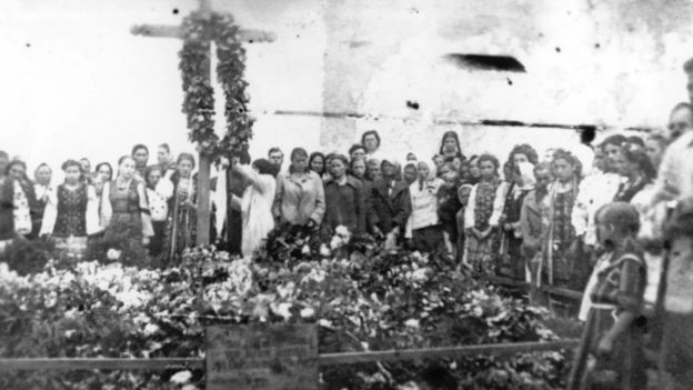 Хрести, встановлені в пам'ять про розстріляних, НКВС зруйнувало у 1944 році