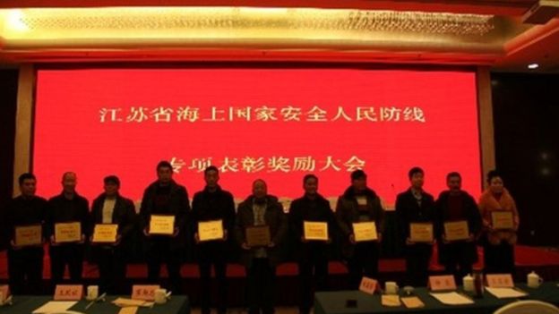 স্পাই সাবমেরিন ধরে পুরস্কার পেয়েছেন এরা