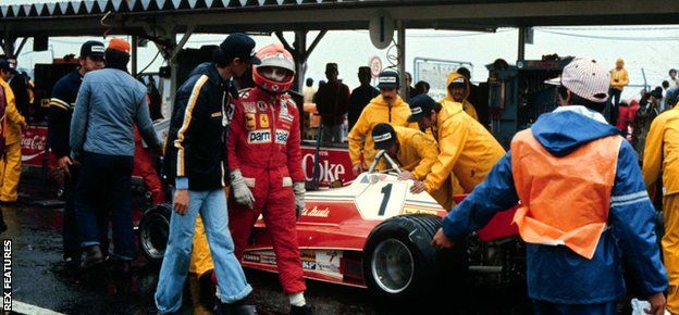 Niki Lauda (Ferrari 312T2) withdraws from the race due to the conditions