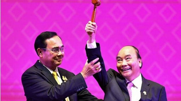 Việt Nam tiếp nhận vai trò Chủ tịch ASEAN tại Thượng đỉnh ASEAN ở Bangkok.