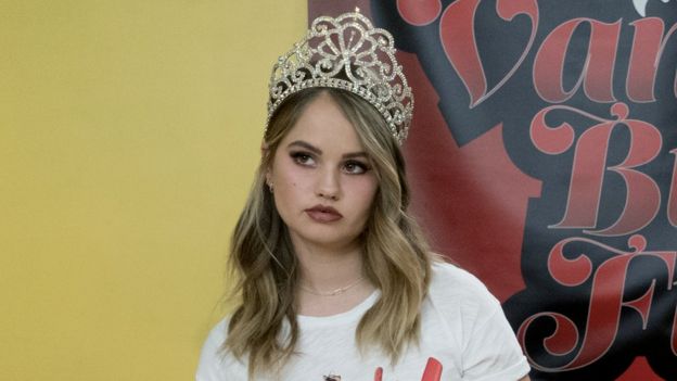 Atriz Debby Ryan em cena da série 'Insatiable', do Netflix