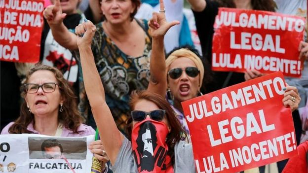 Protesto a favor de Lula em Porto Alegre