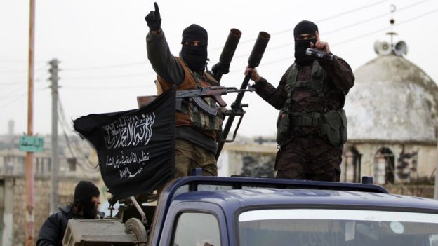 Suriye'nin kuzey batısında yer alan İdlib kentindeki Nusra Cephesi üyeleri.