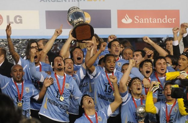 Uruguay celebra el título de la Copa América de Argentina 2011.