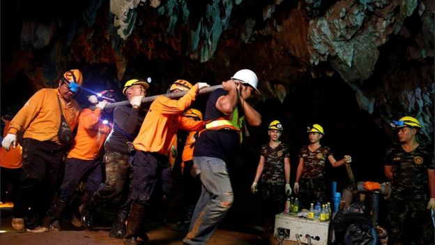 ကယ်ဆယ်ရေးပြီးလို့ ဂူထဲက စက်ပစ္စည်းတွေ ပြန်ထုတ်