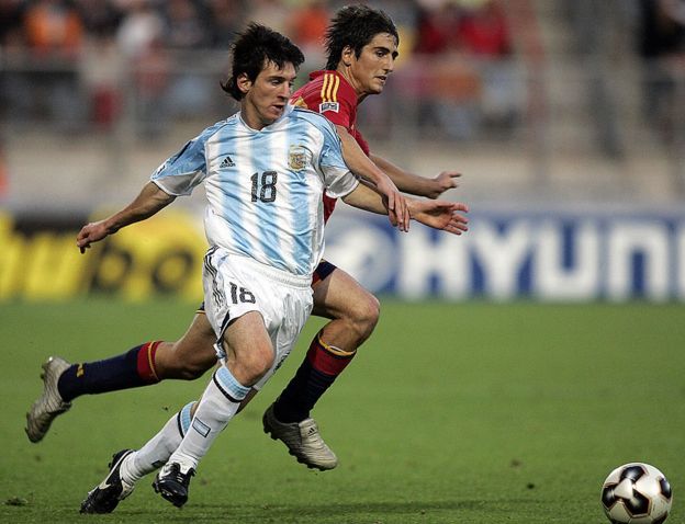 Lionel Messi en un partido contra España.