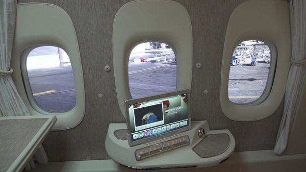 Ventanas virtuales en un avión de Emirates.