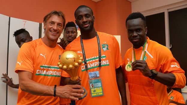 Hervé Renard et Yaya Touré lors du dernier match de football de la Coupe d'Afrique des Nations 2015, Côte d'Ivoire