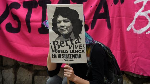 Protesta exigiendo justicia para Berta CÃ¡ceres