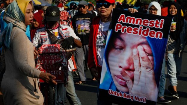 aksi dukungan untuk Baiq Nuril
