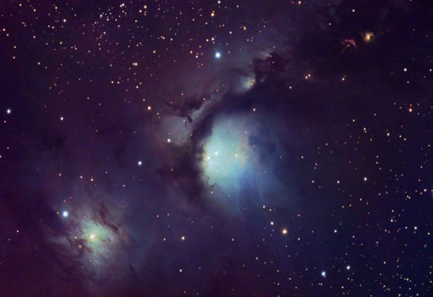 เนบิวลาก็คือกลุ่มเมฆฝุ่นขนาดใหญ่ที่สะท้อนแสงจากดาวฤกษ์ด้านใน ภาพนี้คือเนบิวลา M78 (ขวาบน) และเนบิวลา NGC 2071 ในกลุ่มดาวนายพราน
