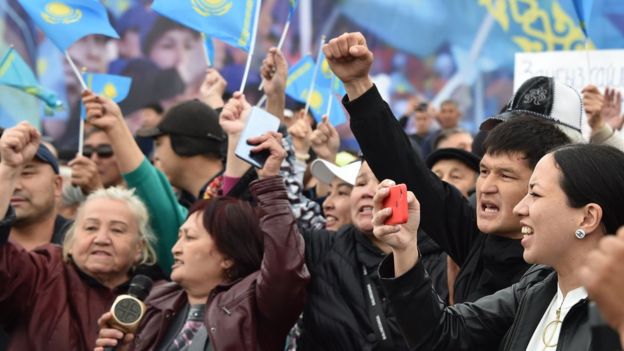 Сенаторы просят запретить приводить детей на митинги