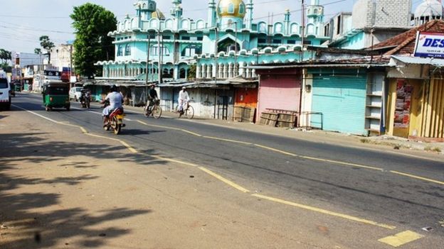 இலங்கை : கடையடைப்பு போராட்டத்தால் ஸ்தம்பித்த இயல்பு வாழ்க்கை (புகைப்படத் தொகுப்பு)