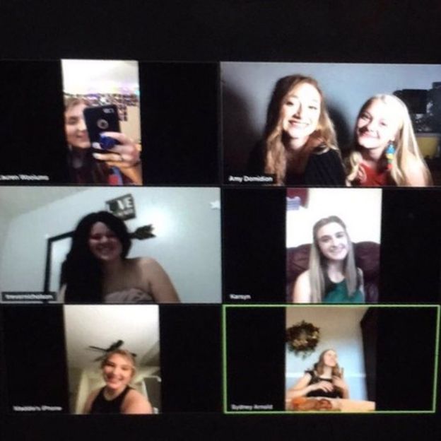 Isabella and her friends holding a chat on Zoom