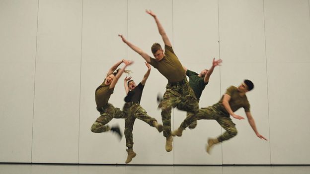 A rehearsal of 5 Soldiers