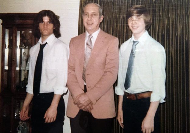 Paul con su papá, Chester, y su hermano, Dave