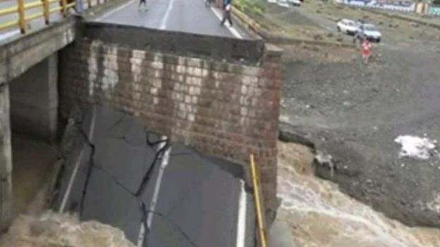 سیل پل خروجی شهر کهنوج در استان کرمان را تخریب کرد