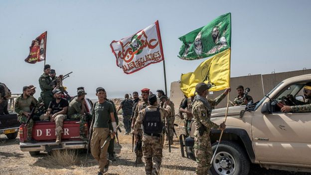سربازان حشد الشعبی در حویجه عراق، در حال آماده شدن برای حمله به دولت اسلامی در این شهر، سپتامبر ٢٠١٧