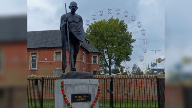 Mahatma Gandhi statue