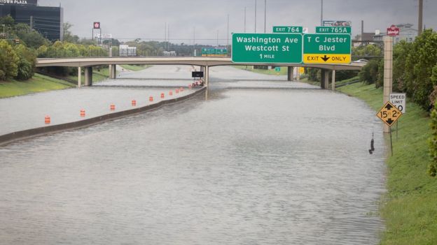 Una autopista inundada en Houston