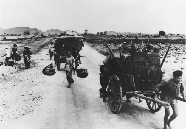 Người dân Nam Định lên đường di cư vào Nam năm 1954 (hình tư liệu)