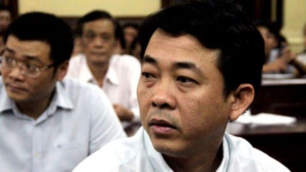 Cựu chủ tịch VN Pharma Nguyễn Minh Hùng bị TAND HCM tuyên án 12 năm tù giam vì tội danh Buôn lậu và Làm giả con dấu của các cơ quan tổ chức hôm 25/8