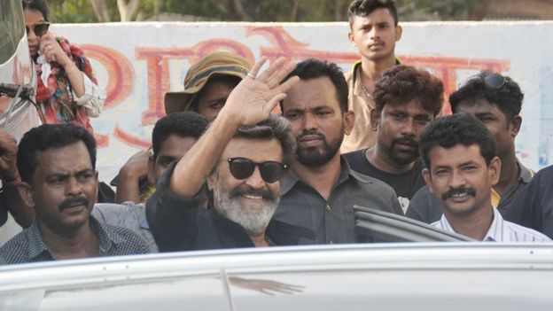 தி நியூ இந்தியன் எக்ஸ்பிரஸ்: 'அதிமுகவில் இணைகிறாரா ரஜினிகாந்த்?'