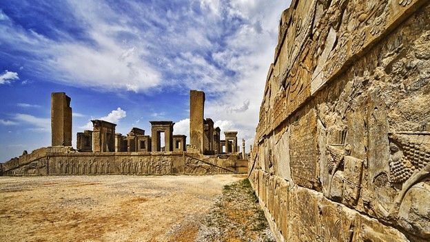 شكلت مدينة برسبوليس الواقعة في جنوب غربي إيران، العاصمة الرسمية للإمبراطورية الأخمينية الفارسية، وتمثل الآن أحد أهم المواقع الأثرية في العالم