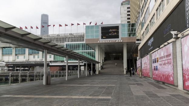 深受旅客欢迎的尖沙咀海港城没有了以往的人潮。
