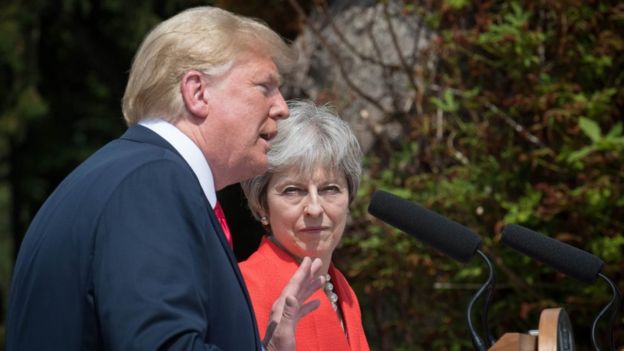 Ông Donald Trump và bà Theresa May tại cuộc họp báo hôm 13/7