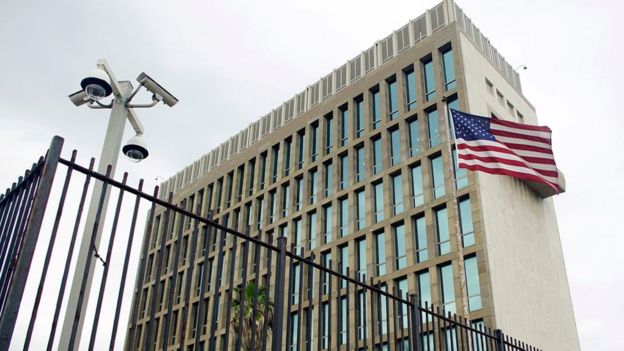 Fachada de la embajada de EE.UU. en La Habana, Cuba, junio 19, 2017