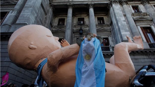 ManifestaÃ§Ã£o contra a legalizaÃ§Ã£o do aborto em Buenos Aires, em 26 de junho de 2018