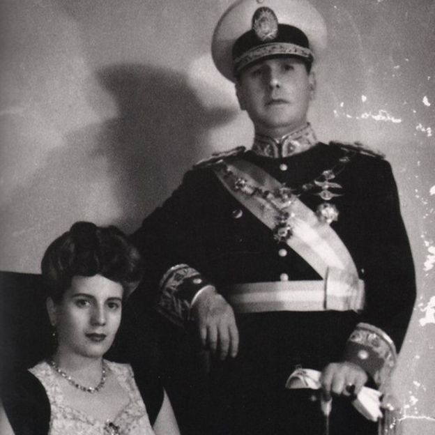 Retrato oficial de Perón e Evita quando ele entrou no governo, em 1946; sete anos de vida pública juntos geram até hoje debate sobre as raízes do peronismo