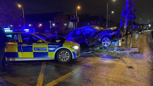 Car stolen in Essex crashed after police pursuit - BBC News