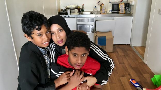 Lulu Abu Baker et deux de ses fils