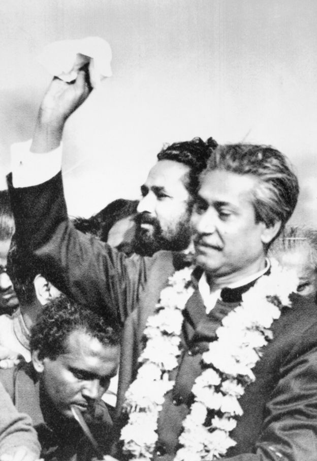পাকিস্তানের কারাগার থেকে মুক্ত হয়ে ১৯৭২-এর দশই জানুয়ারি স্বাধীন বাংলাদেশে ফিরে গেলেন শেখ মুজিবুর রহমান।