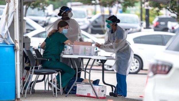 Puesto ambulante de pruebas de coronavirus en Texas