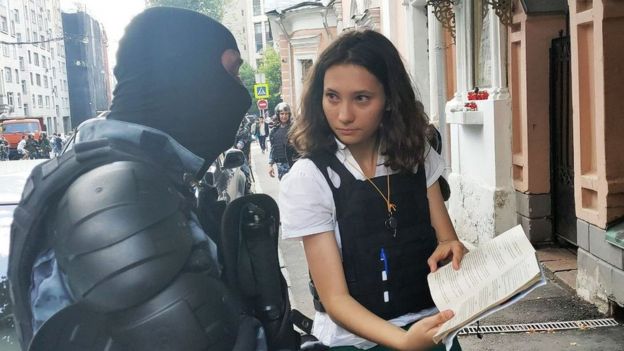 Olga Misik fue detenida por 12 horas luego de su protesta.