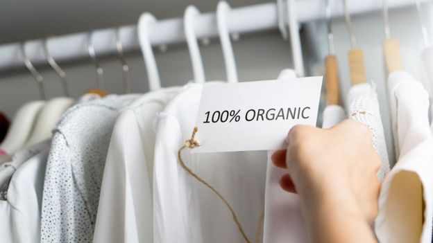Camisas con la etiqueta de algodón orgánico