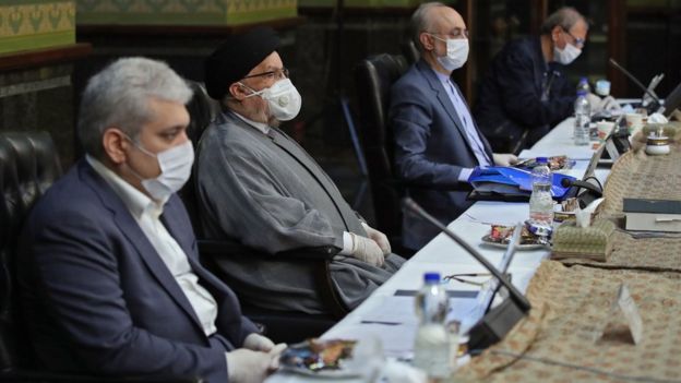 Iranian cabinet ministers wear face masks and gloves during a cabinet meeting in Tehran (25 March 2020)