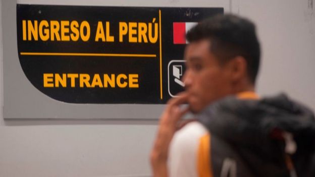 Migrante venezolano entrando a Perú