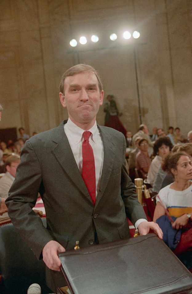 En esta foto del 2 de junio de 1987 se ve a Elliott Abrams poco antes de testificar ante el poder legislativo estadounidense por el caso Irán-Contra. Foto: GETTY IMAGES