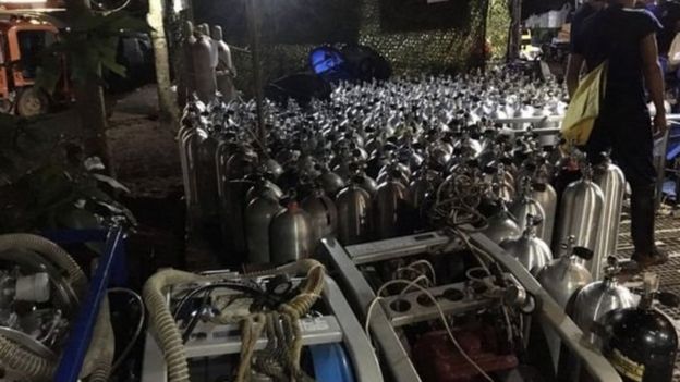 முக்குளிப்பவர்களுக்காக வைக்கப்பட்டுள்ள பிராணவாயு இயந்திரங்கள்